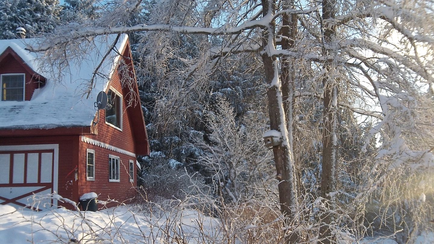 Elegant and Old-Fashioned Cottage Getaway with Mountain Views in Sheffield, Vermont