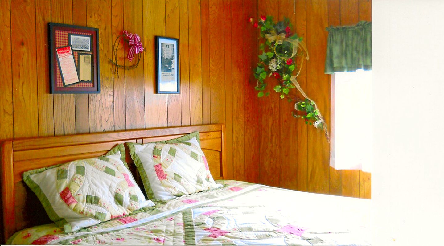 Comfortable Cottage Rental along the Loup River near Grand Island, Nebraska