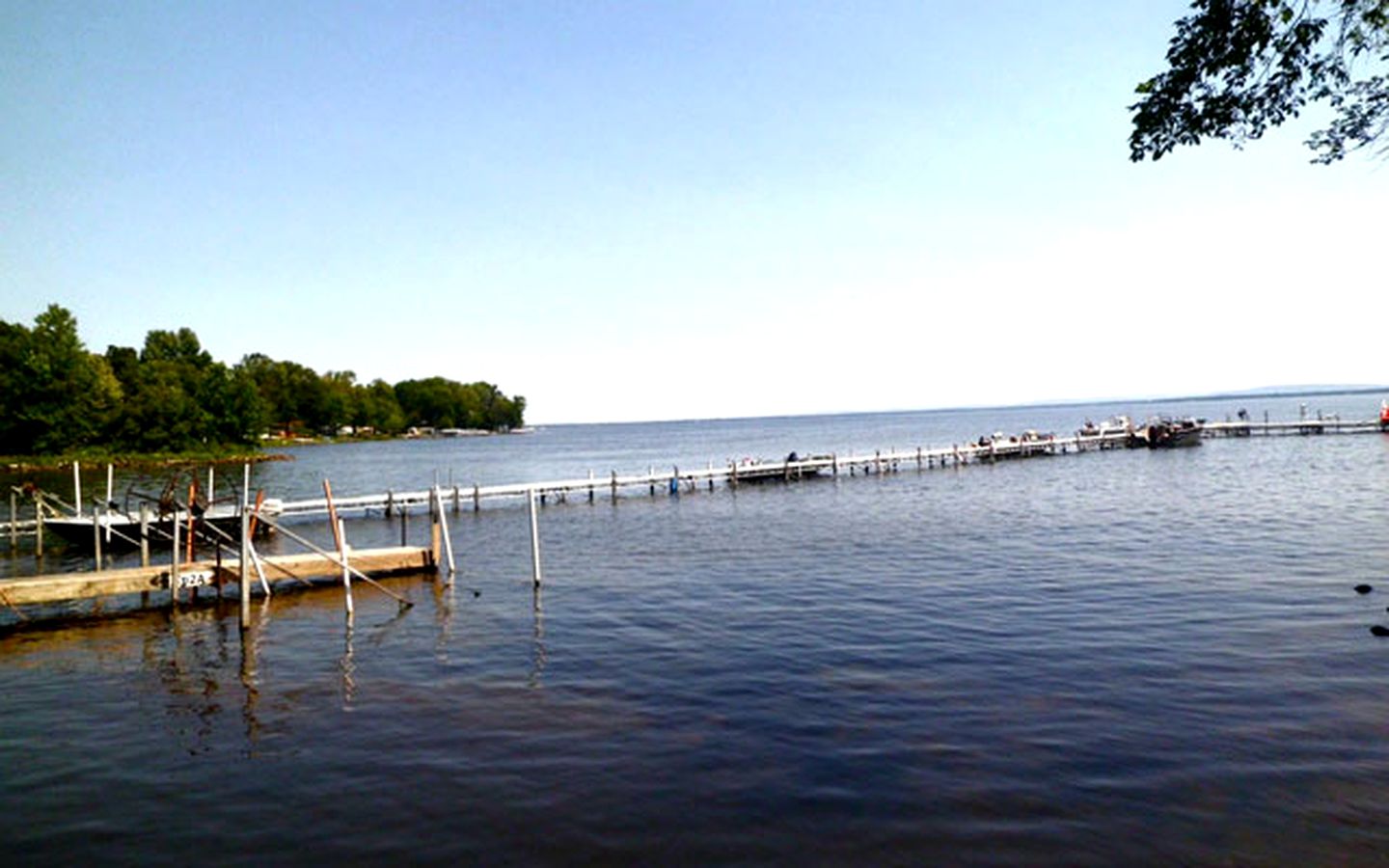 Comfortable Cottages with Access to Oneida Lake near Syracuse, New York