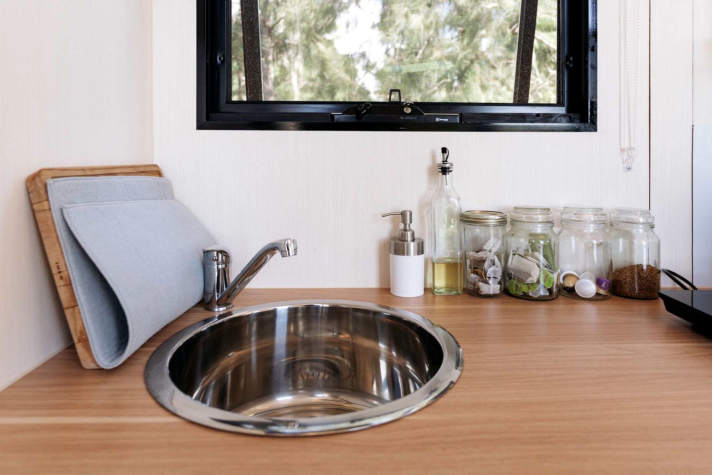 Comfortable Pet-Friendly Tiny House with Living Area, Loft and Barbecue in New South Wales, Australia