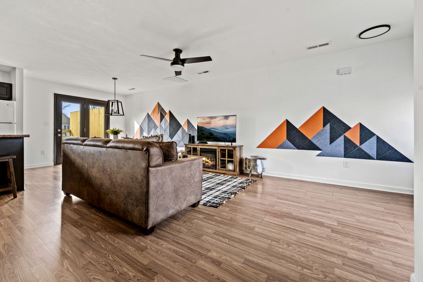 Comfortable Retreat with Hot-Tub in Sevierville, Tennessee