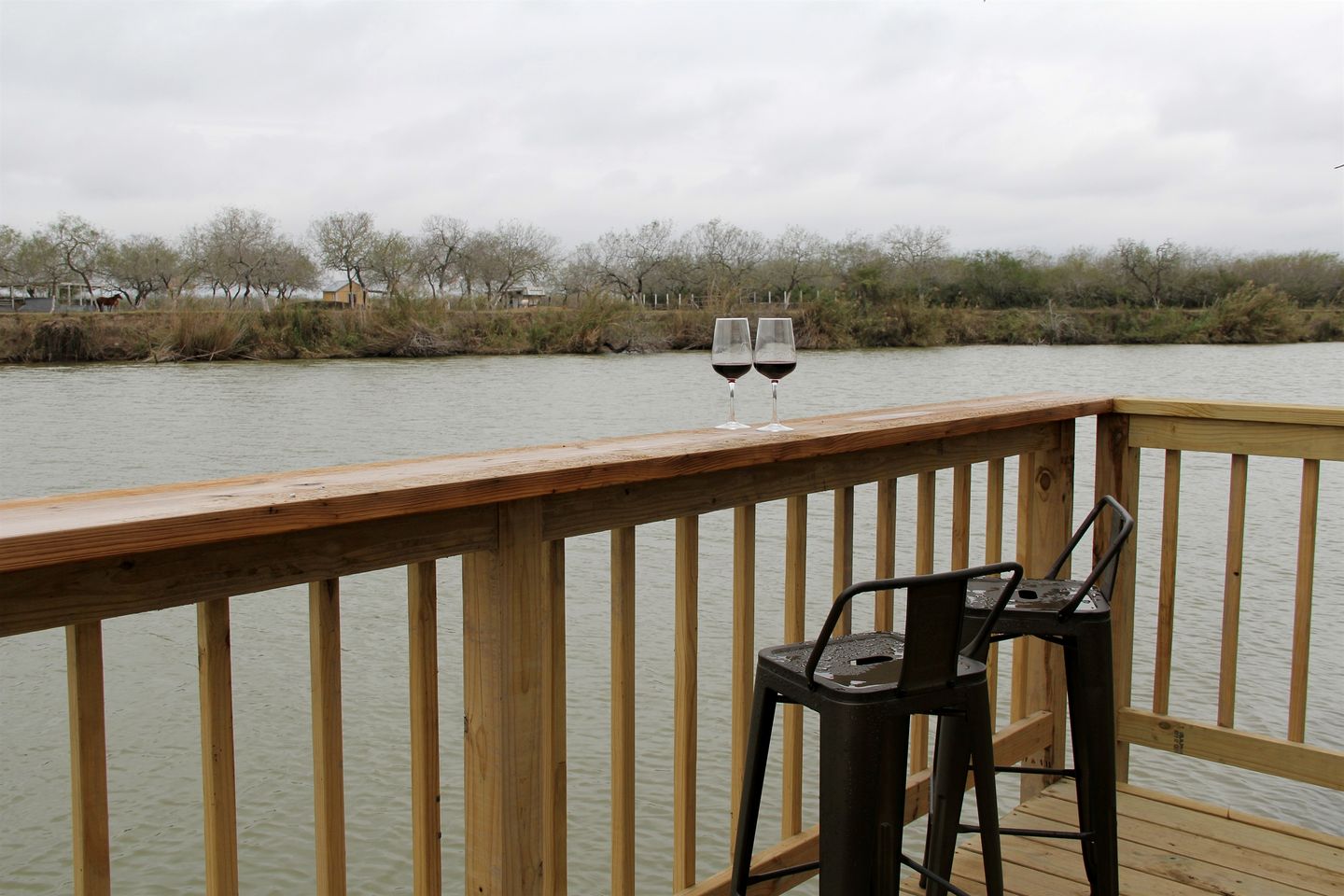 Comfortable Safari Tent with Riverfront Views near Space X's Launch Site, Perfect for a Texas Glamping Getaway