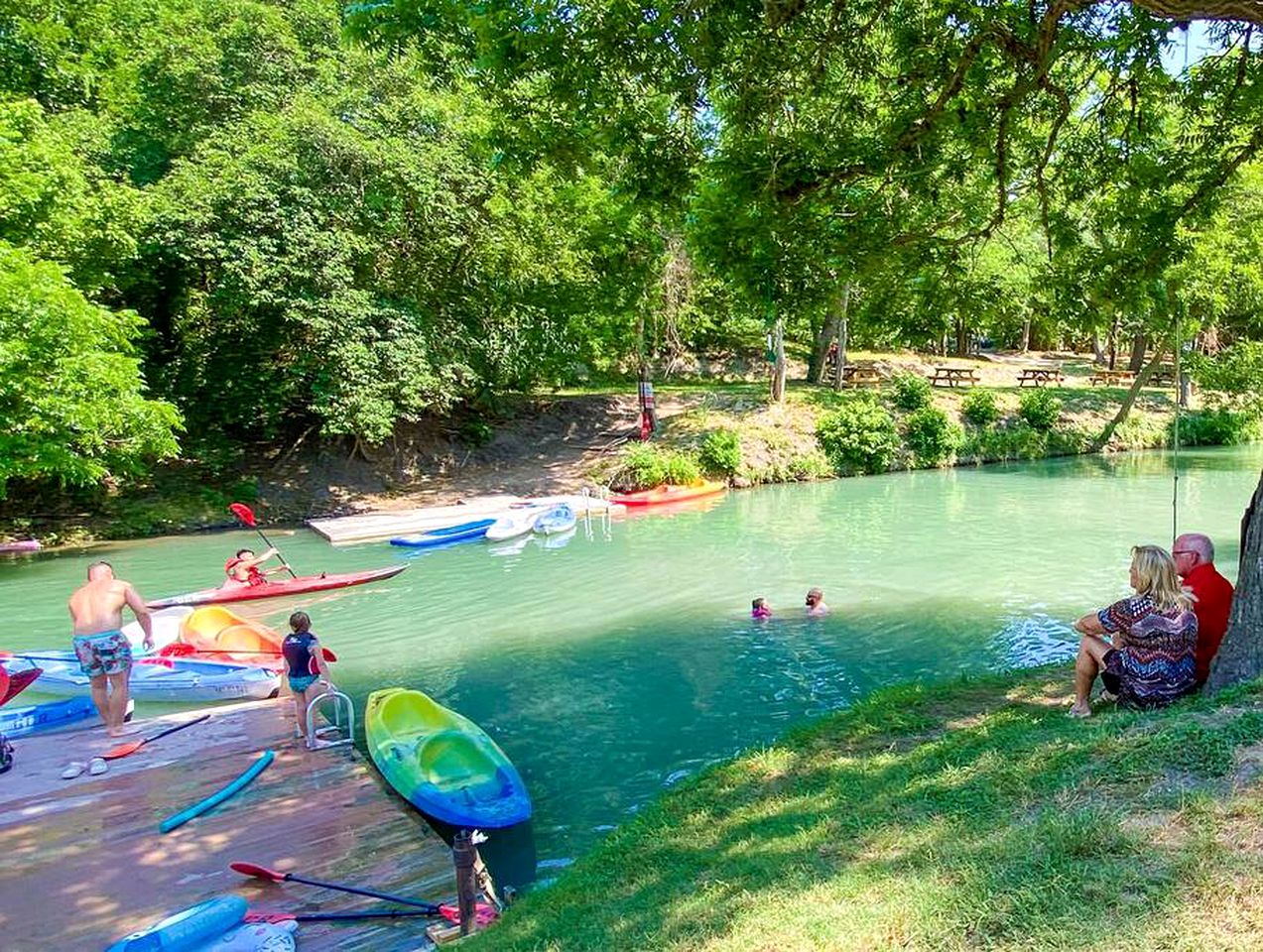 Comfortable Tented Cabin in Seguin for Creekside Glamping Trips in Texas