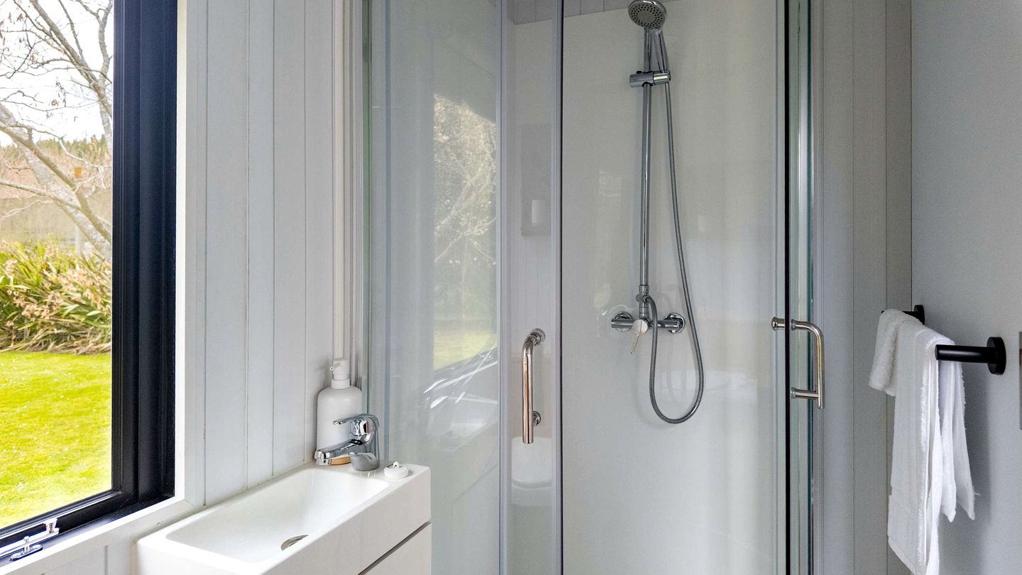 Comfortable Tiny House Incredible for Outdoor Activities like Golf or Paintball in South Island, New Zealand