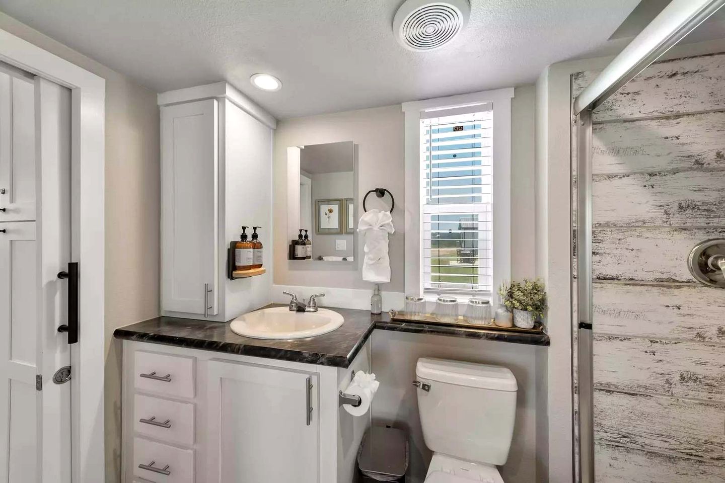 Stylish Tiny Home with Resort-Style Pool, Dog Park, and Scenic Hill Country Views Near Fredericksburg, TX