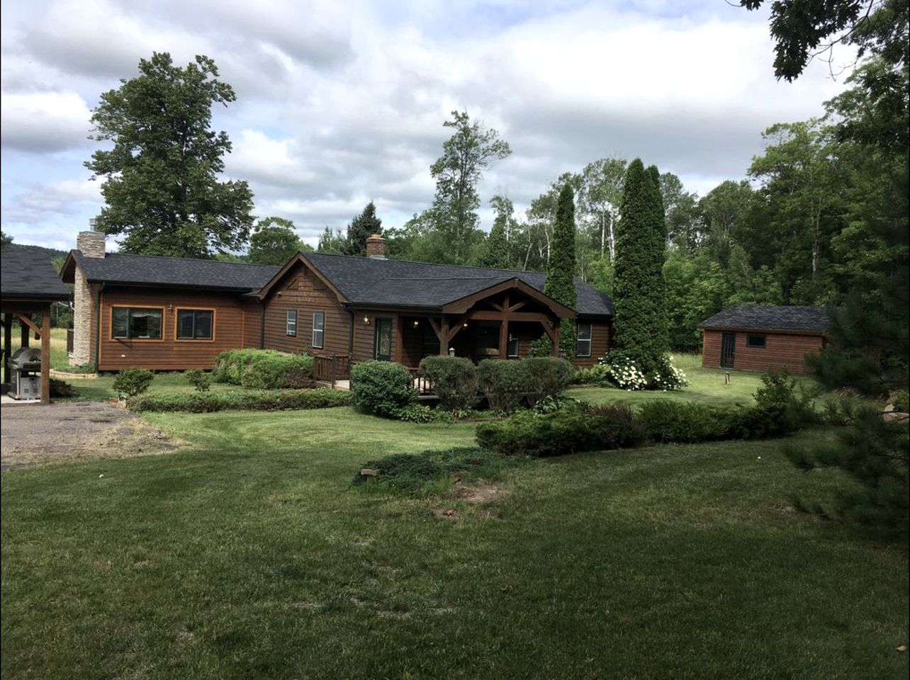 Family Friendly Vacation Rental in Pikes Creek River Valley near Bayfield, Wisconsin