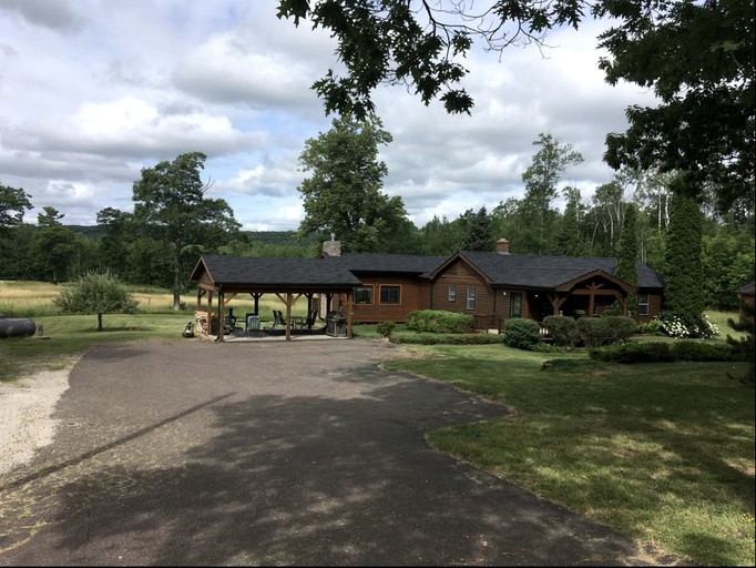 Cabins (Bayfield, Wisconsin, United States)