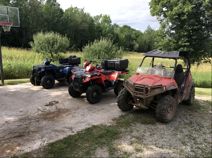 Cabins (Bayfield, Wisconsin, United States)