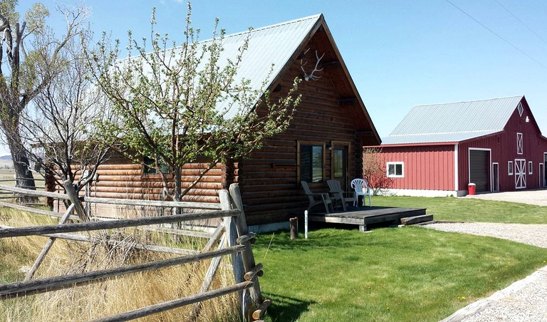 Log Cabins (Dillon, Montana, United States)