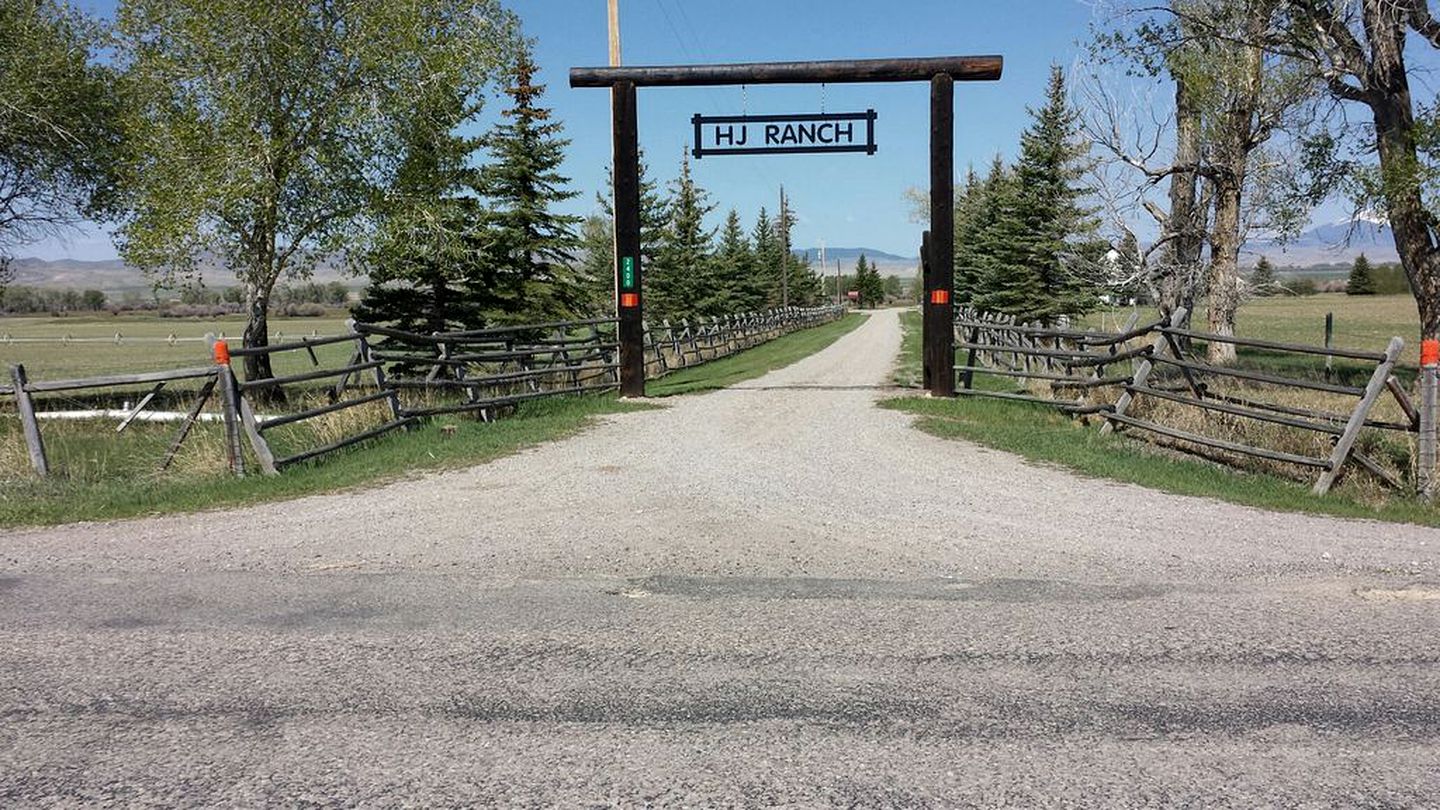 Quiet Log Cabin Rental Outside of Butte in Southern Montana