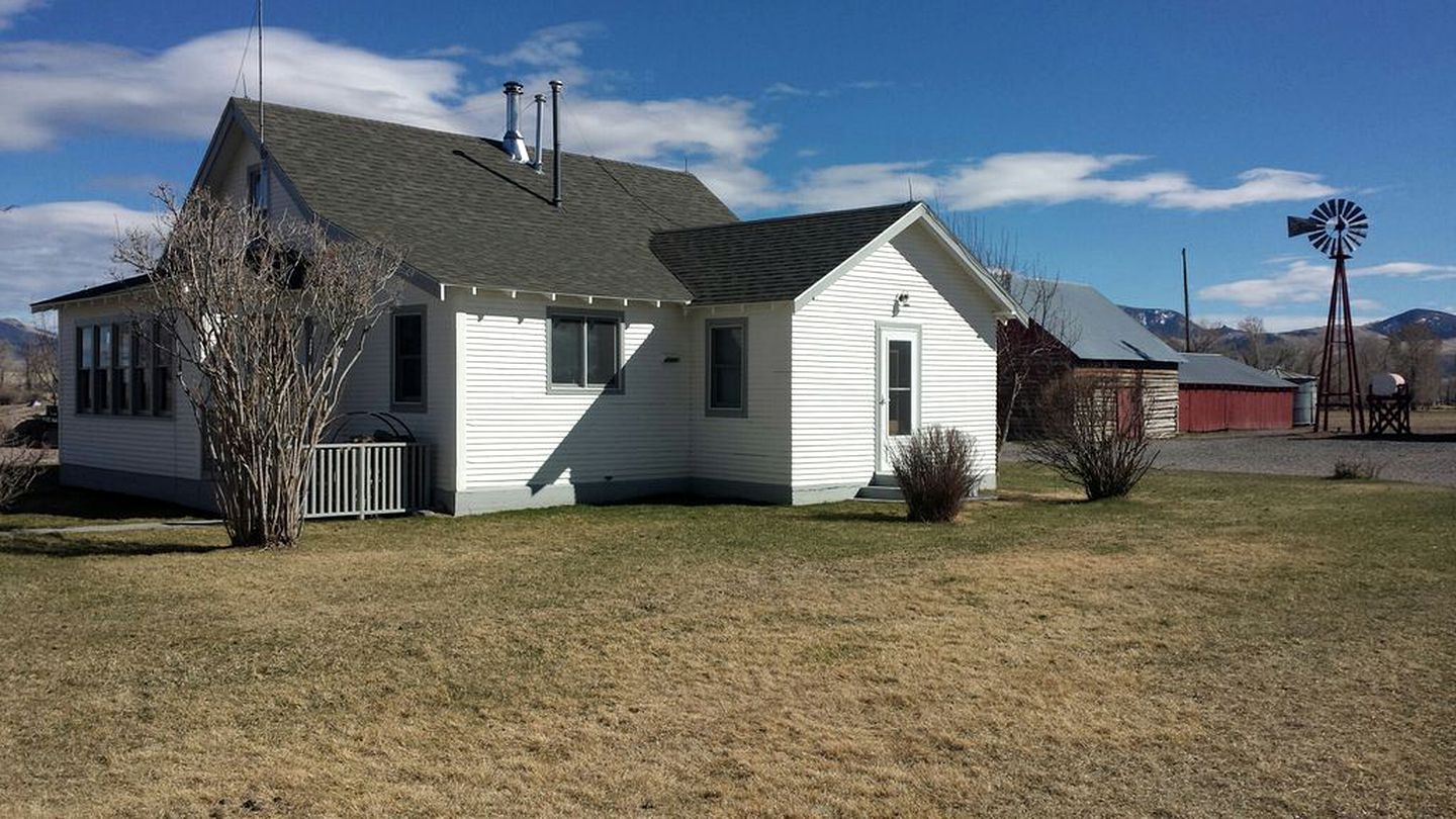 Goose Down Ranch The Old Farm House, Vacation Rentals, Dillon, United