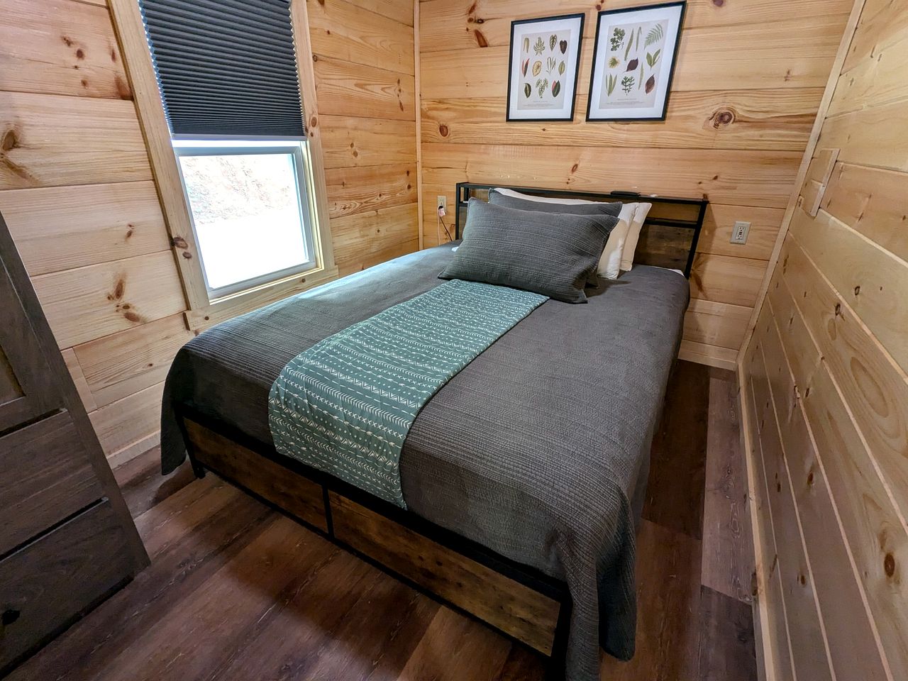 Comfy Tiny Cabin with Mountain Views in North Carolina