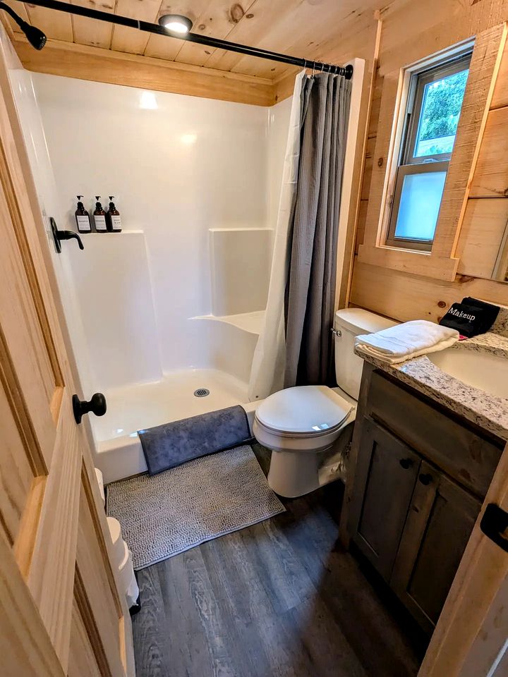 Comfy Tiny Cabin with Mountain Views in North Carolina