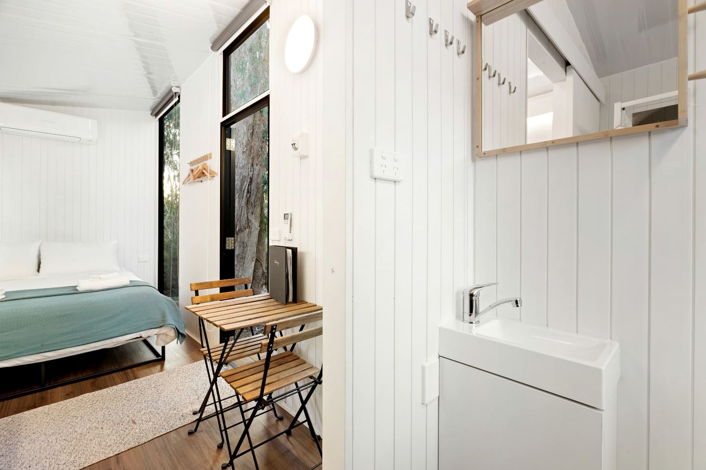 Comfy Tiny House Surrounded by Nature in Victoria