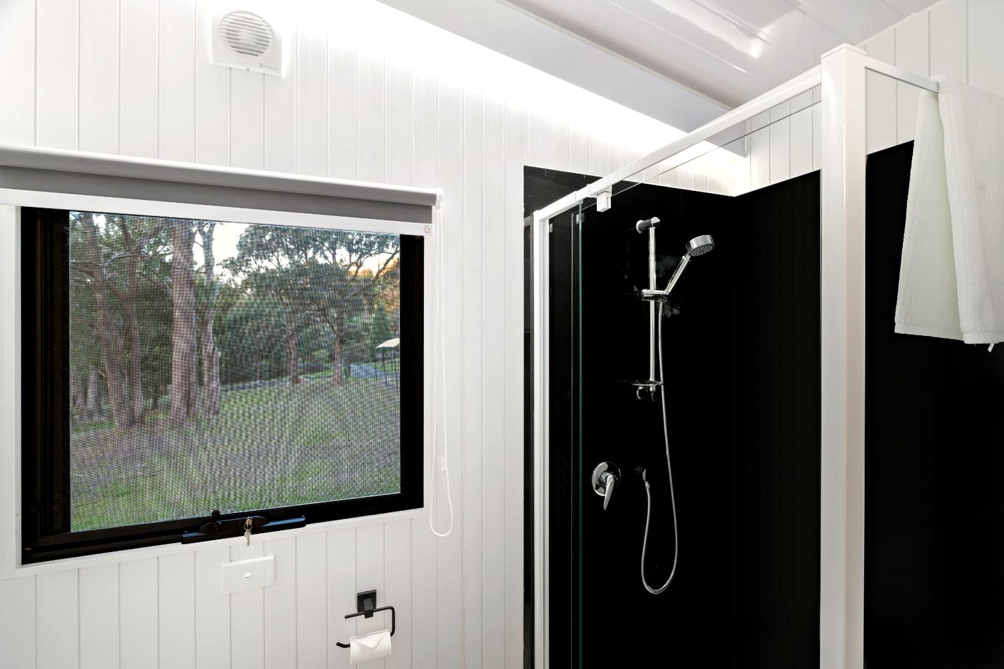 Comfy Tiny House Surrounded by Nature in Victoria