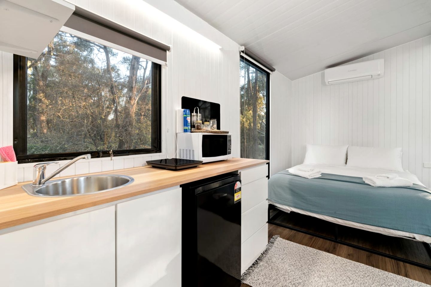 Comfy Tiny House Surrounded by Nature in Victoria