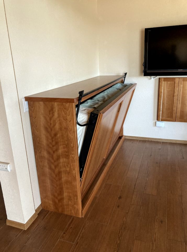 Serene Family Retreat with Scenic Views & Spacious Deck in Lakehead, California