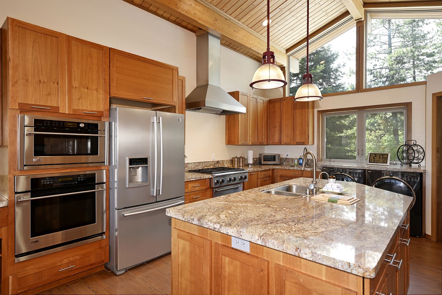 Serene Family Retreat with Scenic Views & Spacious Deck in Lakehead, California