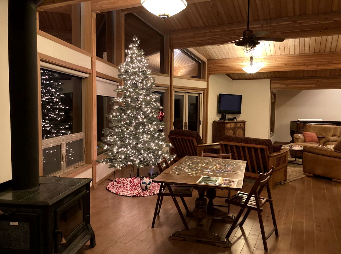 Serene Family Retreat with Scenic Views & Spacious Deck in Lakehead, California