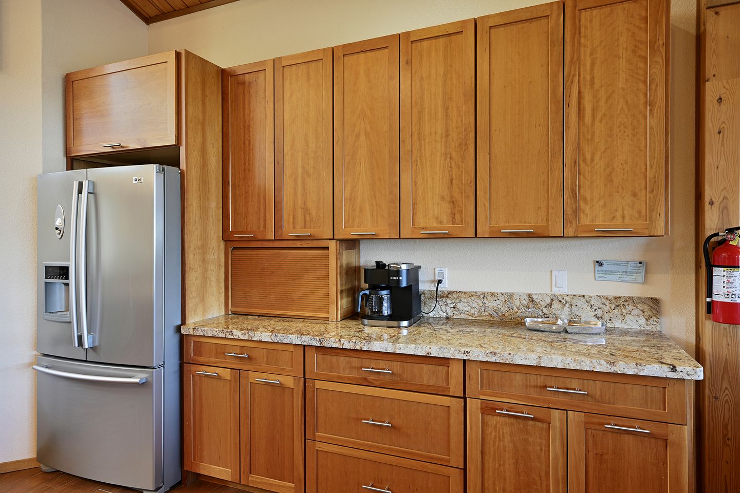 Serene Family Retreat with Scenic Views & Spacious Deck in Lakehead, California