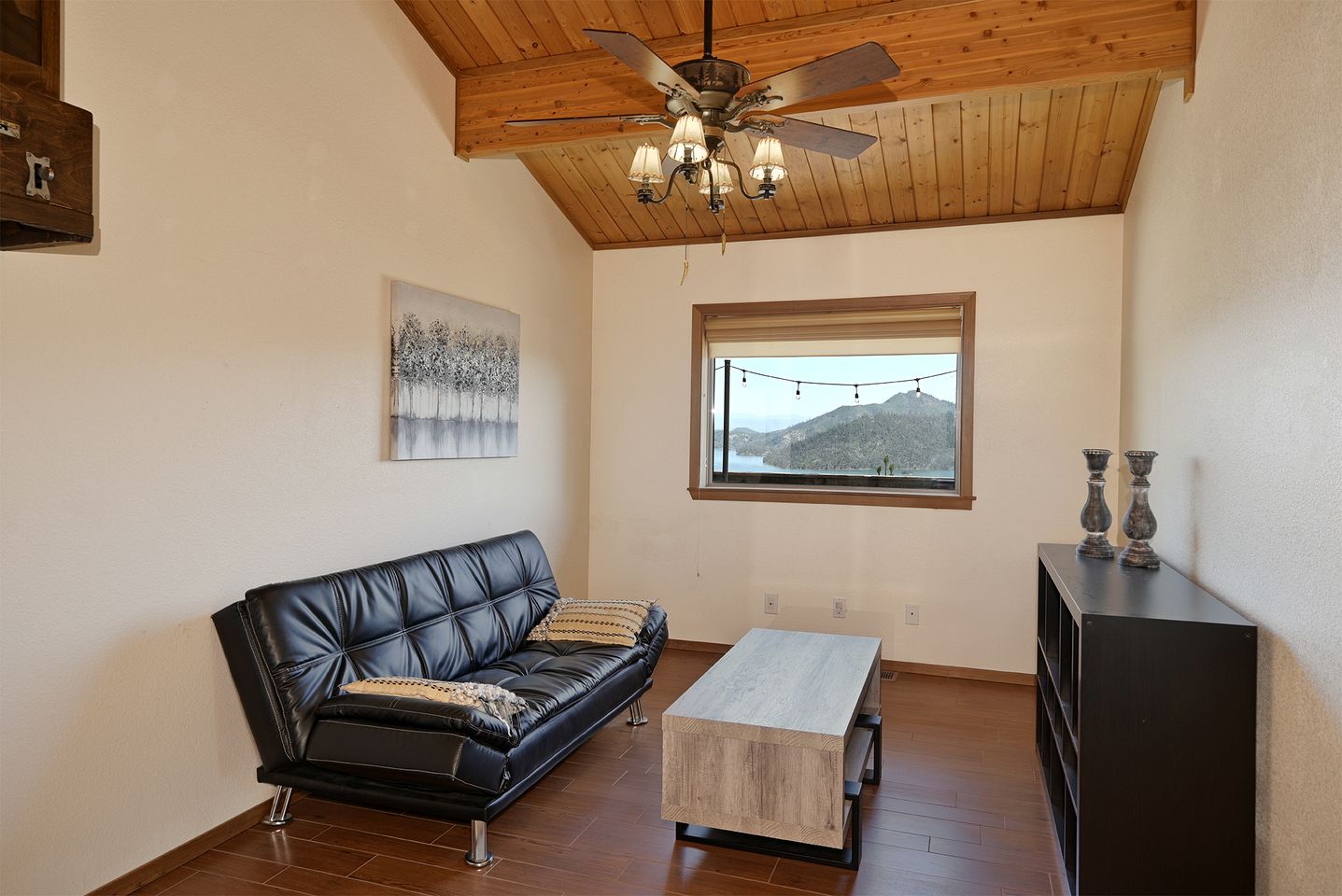 Serene Family Retreat with Scenic Views & Spacious Deck in Lakehead, California