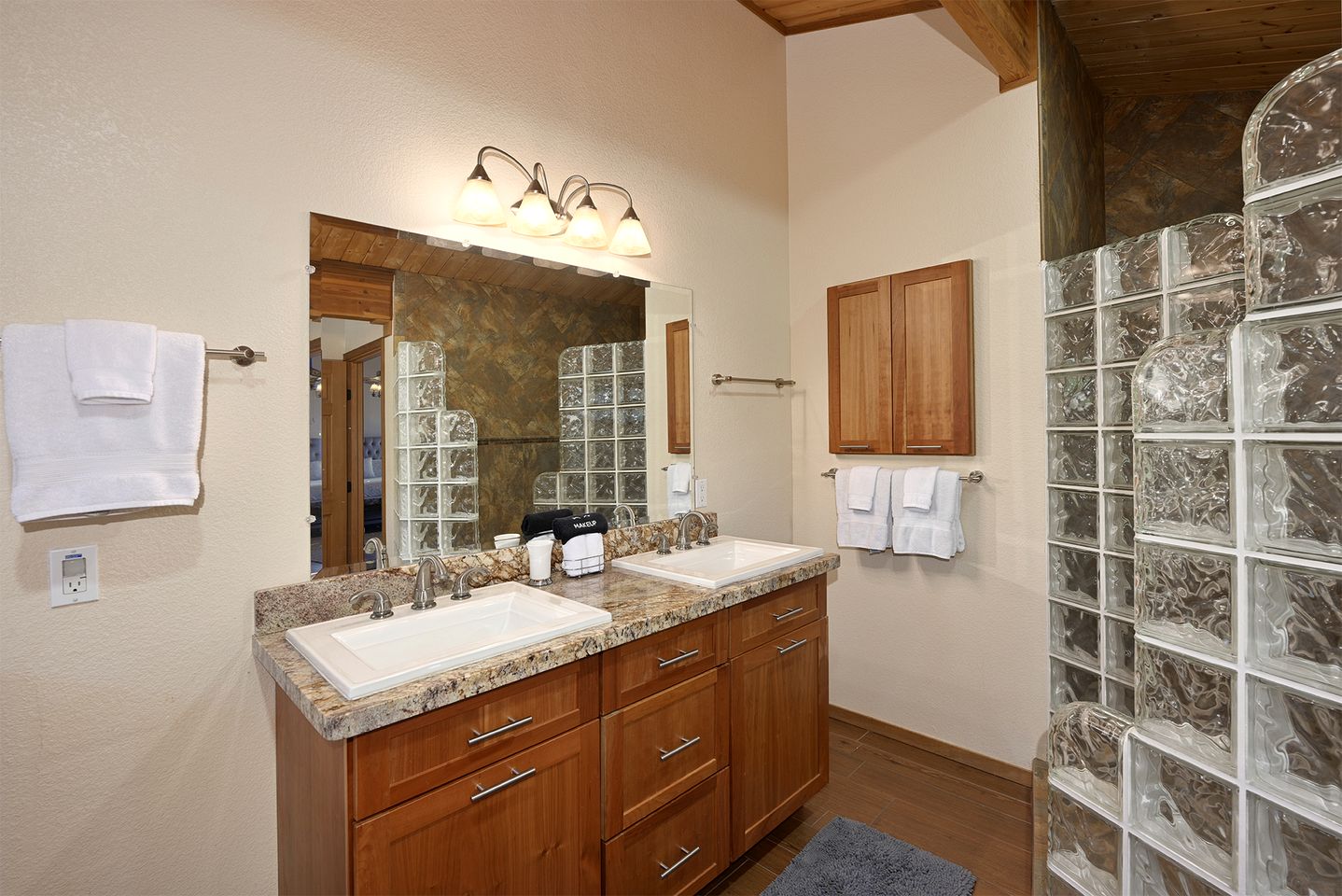 Serene Family Retreat with Scenic Views & Spacious Deck in Lakehead, California