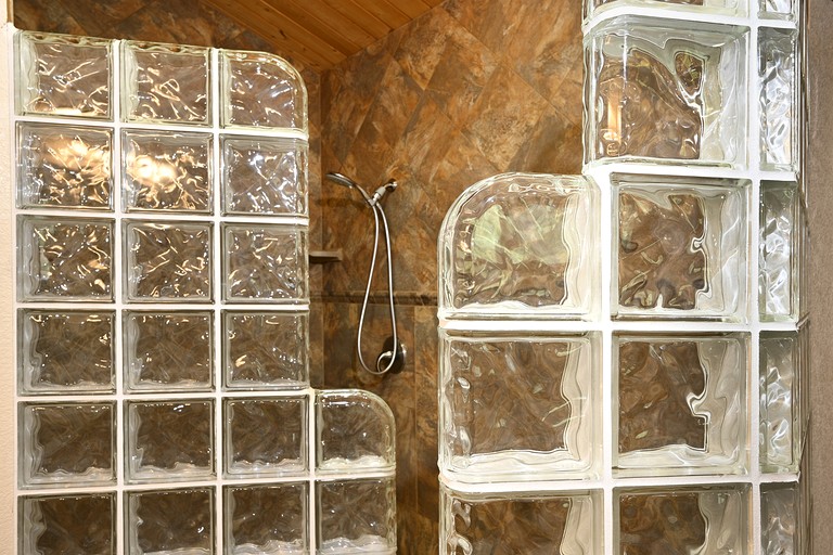 Cabins (United States of America, Lakehead, California)