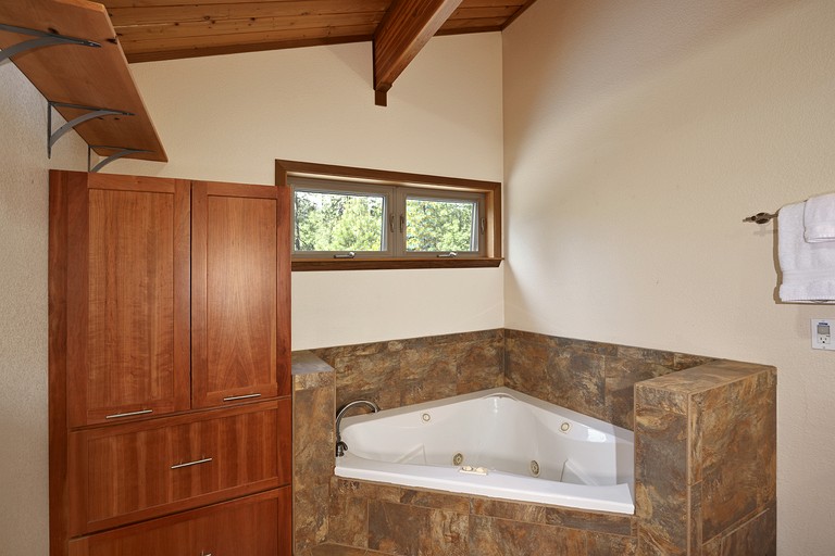 Cabins (United States of America, Lakehead, California)