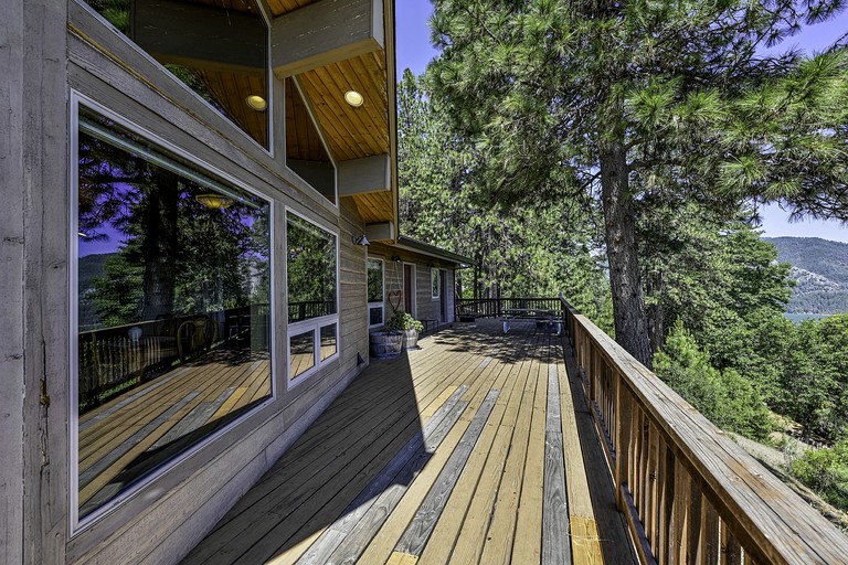 Cabins (United States of America, Lakehead, California)