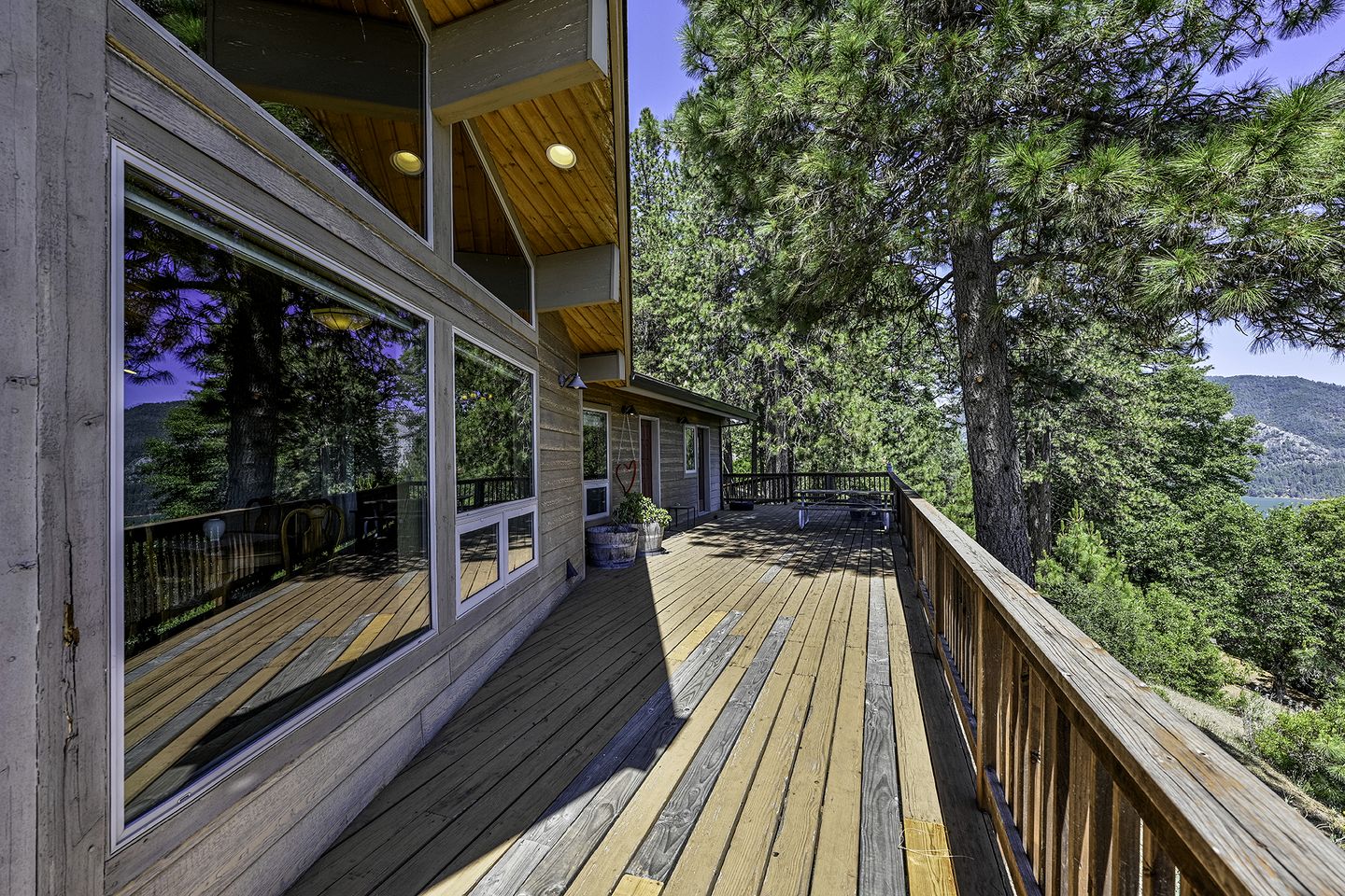 Serene Family Retreat with Scenic Views & Spacious Deck in Lakehead, California