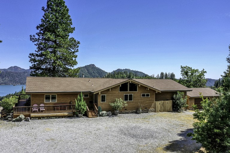 Cabins (United States of America, Lakehead, California)