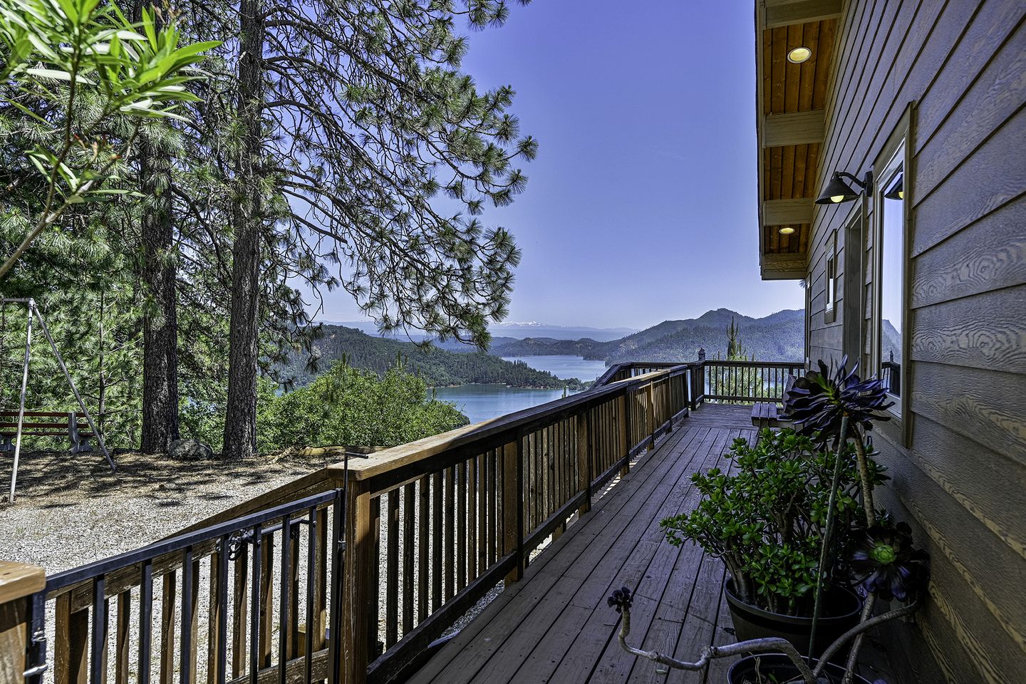 Serene Family Retreat with Scenic Views & Spacious Deck in Lakehead, California