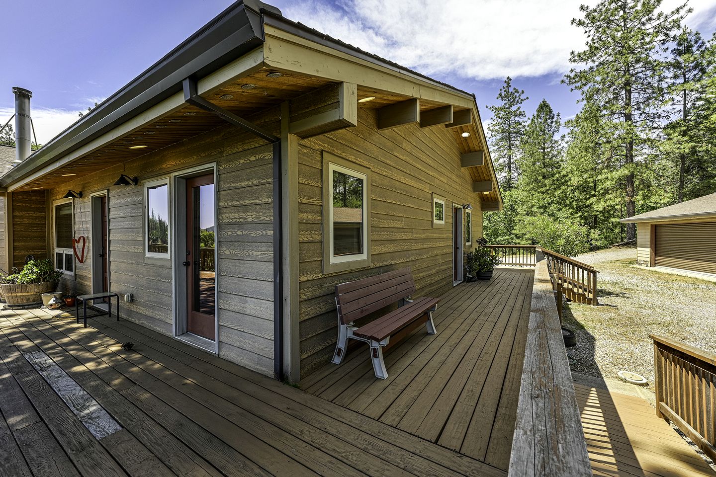 Serene Family Retreat with Scenic Views & Spacious Deck in Lakehead, California