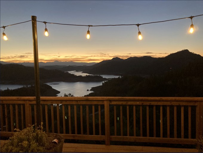 Cabins (United States of America, Lakehead, California)