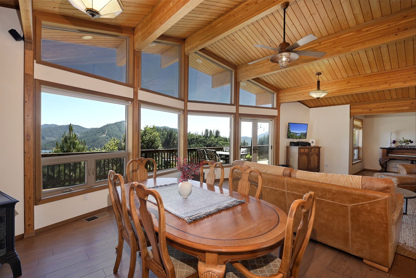 Serene Family Retreat with Scenic Views & Spacious Deck in Lakehead, California