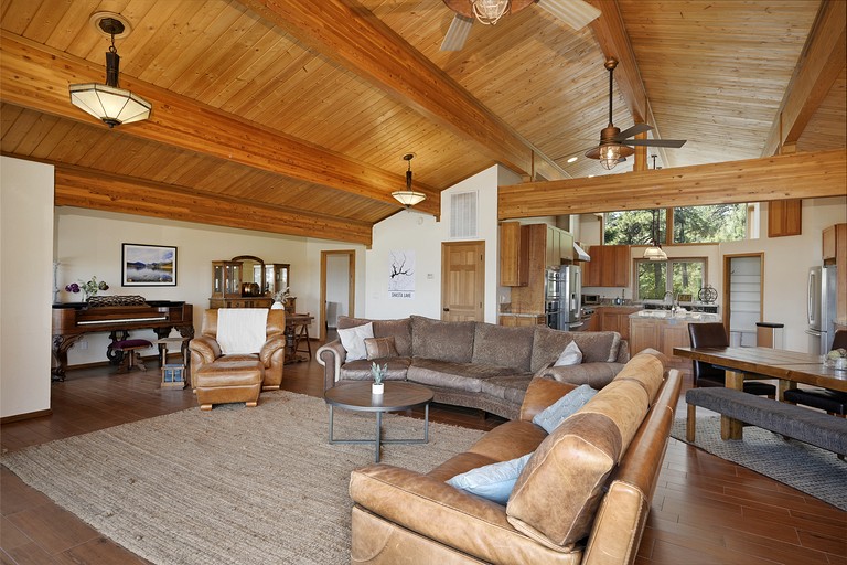 Cabins (United States of America, Lakehead, California)