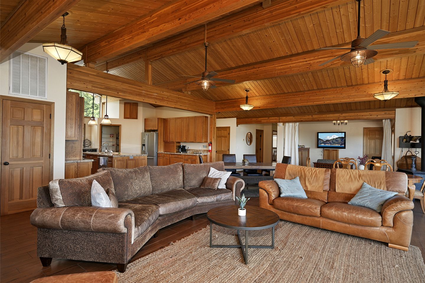 Serene Family Retreat with Scenic Views & Spacious Deck in Lakehead, California