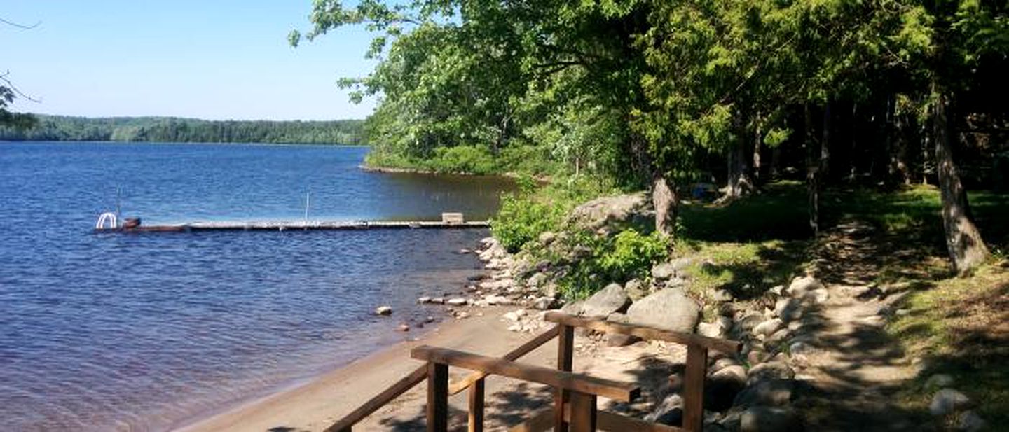 Waterfront Vacation Cottage near Lake Nipissing, Ontario