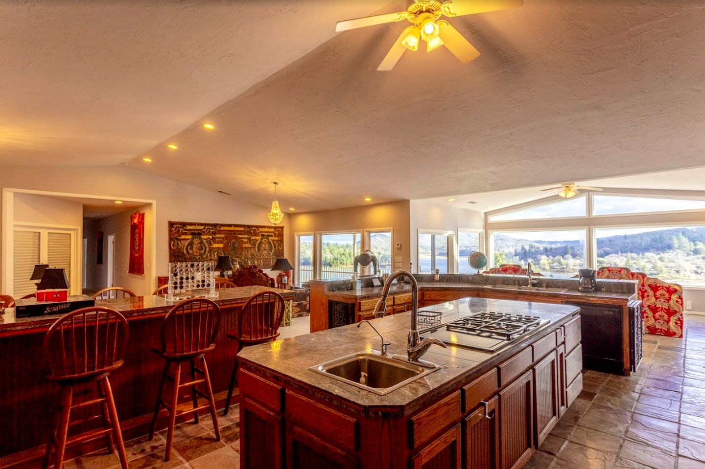 Luxury Lake Cuyamaca Suite with a Spa and Sauna