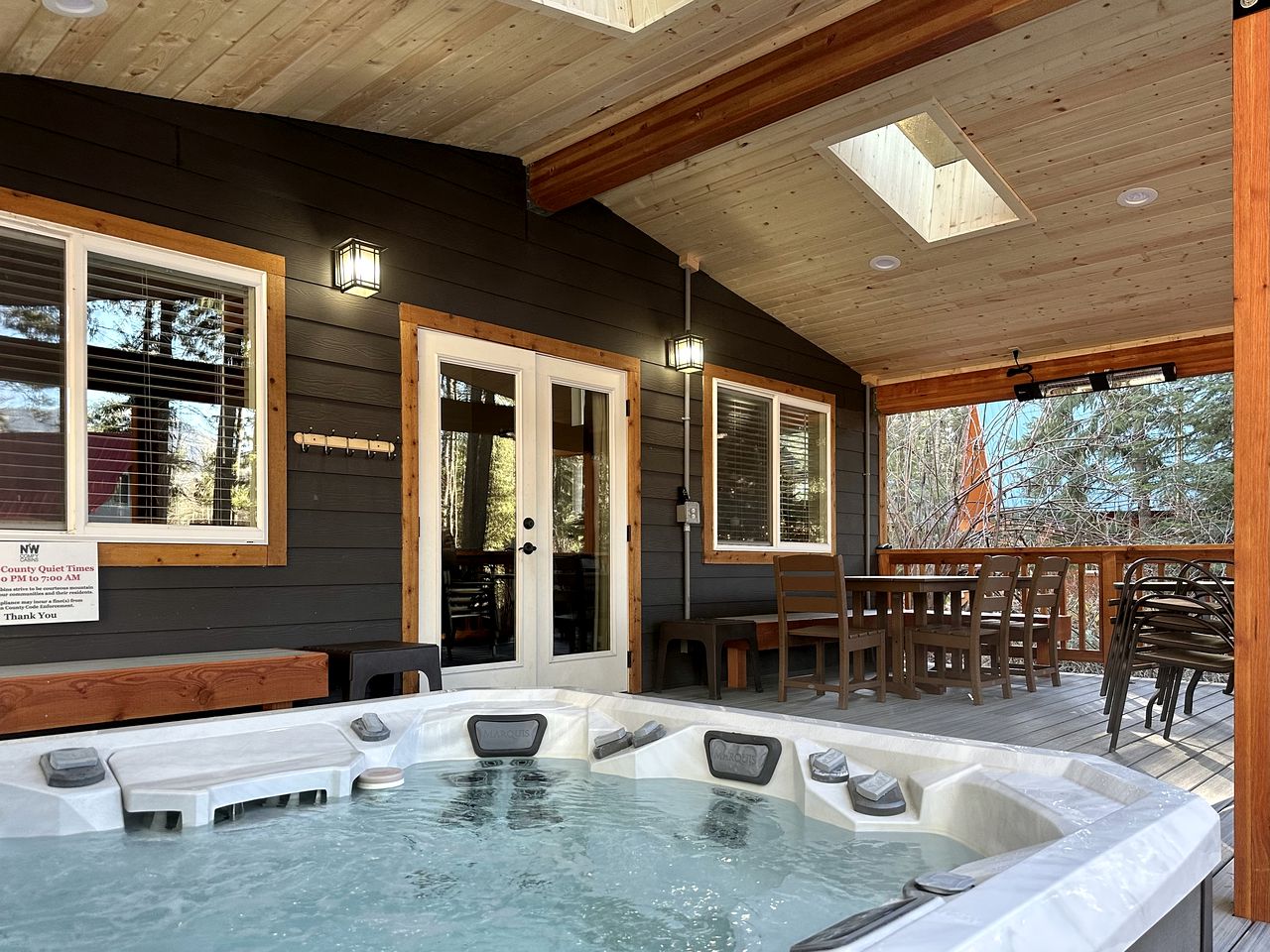 Compass Cabin-Hot Tub, WIFI, Close to Golf/Lake in Leavenworth, Washington