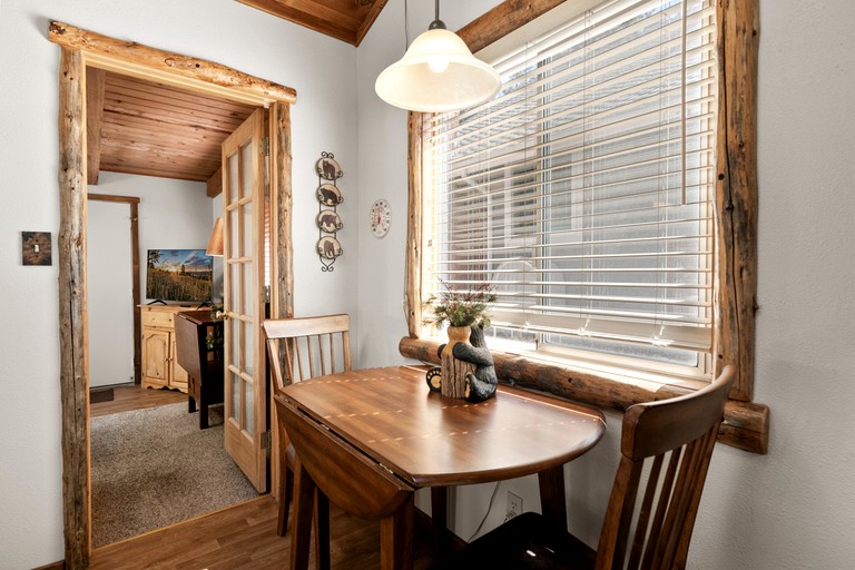 Cabins (United States of America, Big Bear Lake, California)