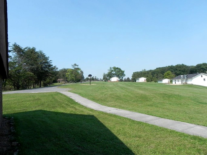 Cabins (Yellow Spring, West Virginia, United States)