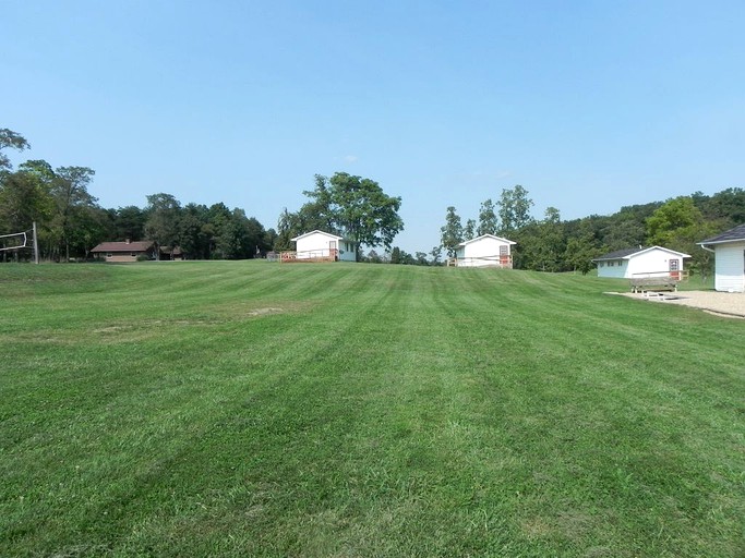 Cabins (Yellow Spring, West Virginia, United States)