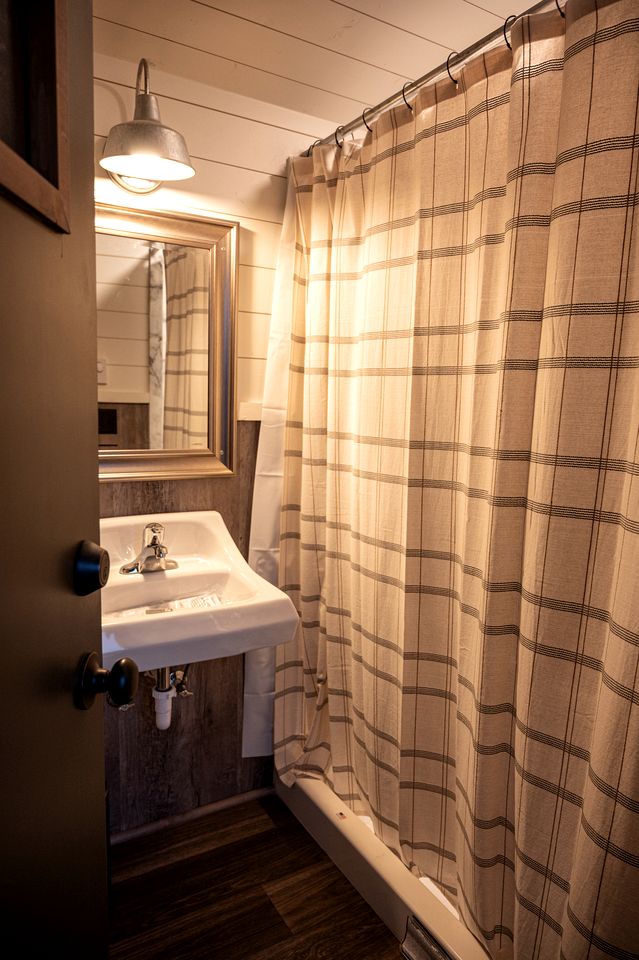 Charming Idaho Glamping Wagon with AC, Fire Pit & Breakfast | Bonners Ferry Escape