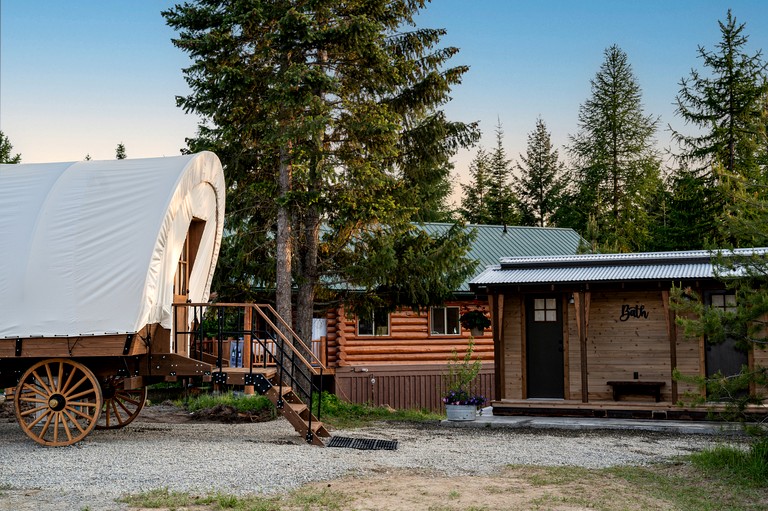 Caravans (United States of America, Bonners Ferry, Idaho)