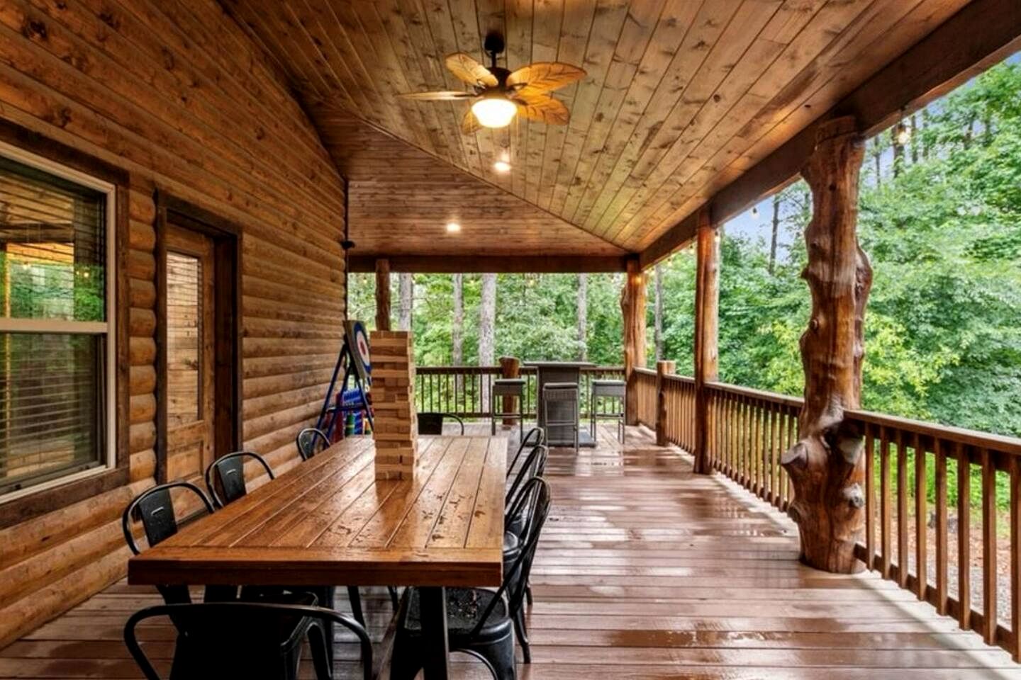 Luxury Lodge with Hot Tub, Pool & Game Room near Broken Bow Lake – Hochatown, OK