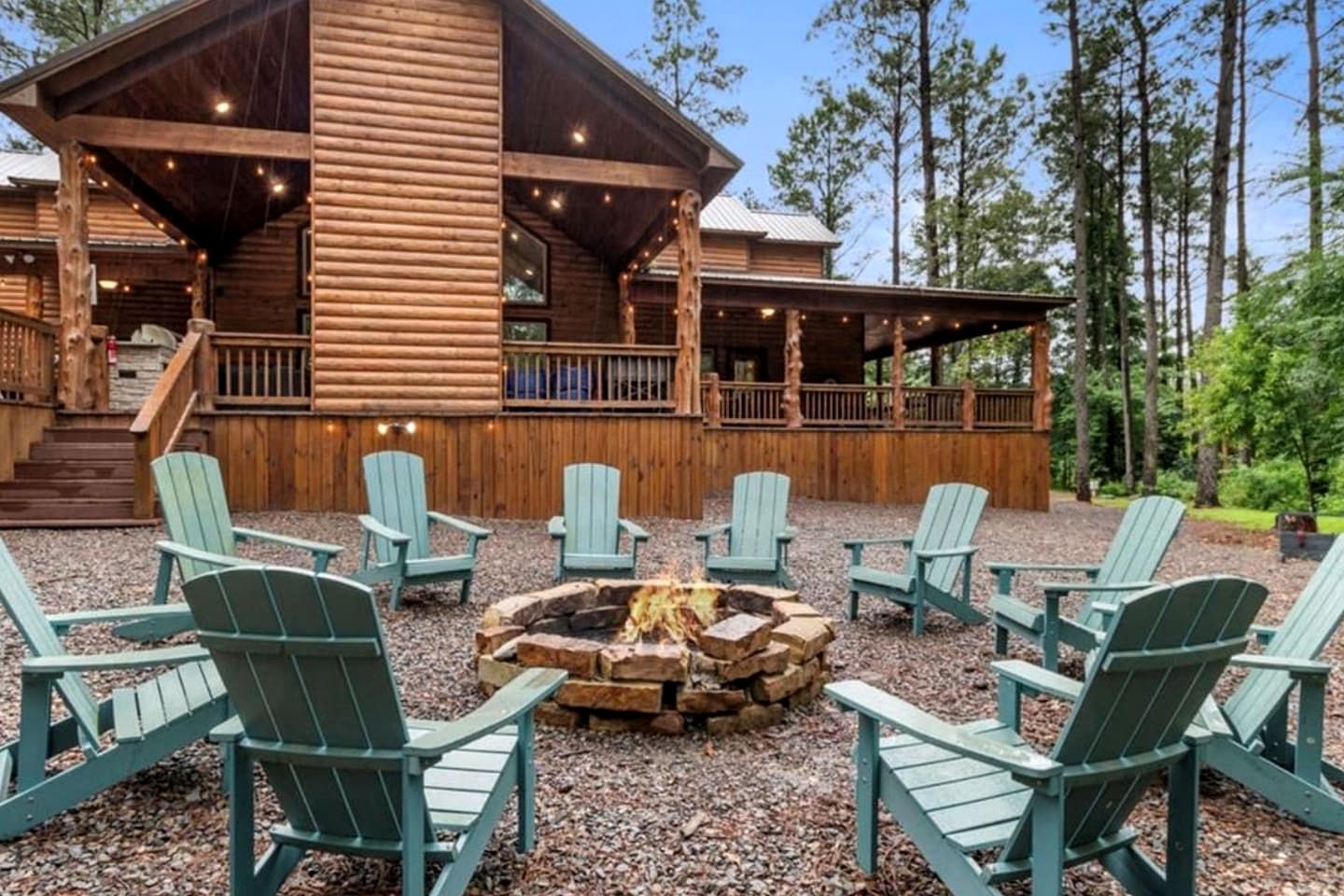 Luxury Lodge with Hot Tub, Pool & Game Room near Broken Bow Lake – Hochatown, OK
