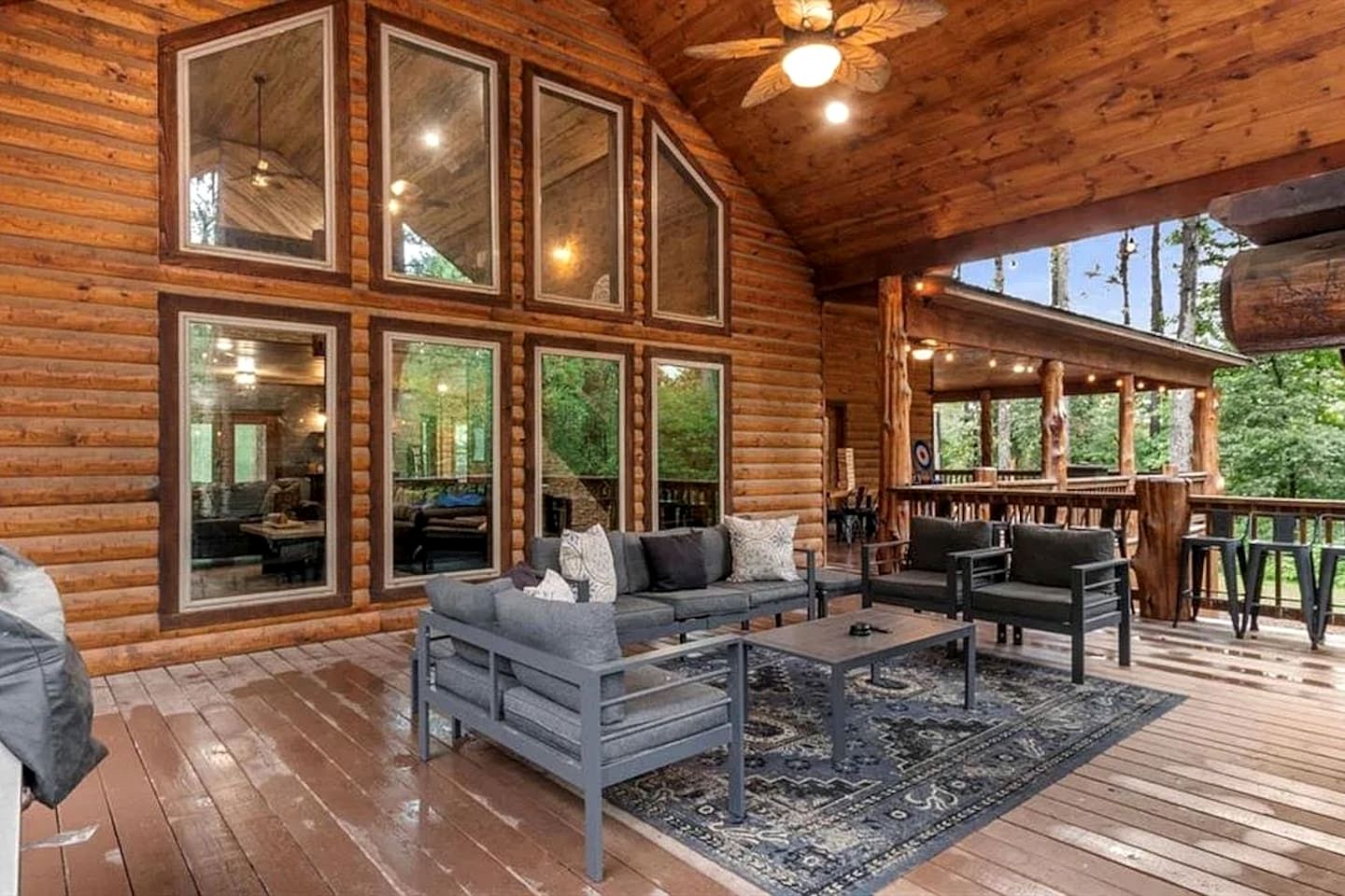 Luxury Lodge with Hot Tub, Pool & Game Room near Broken Bow Lake – Hochatown, OK