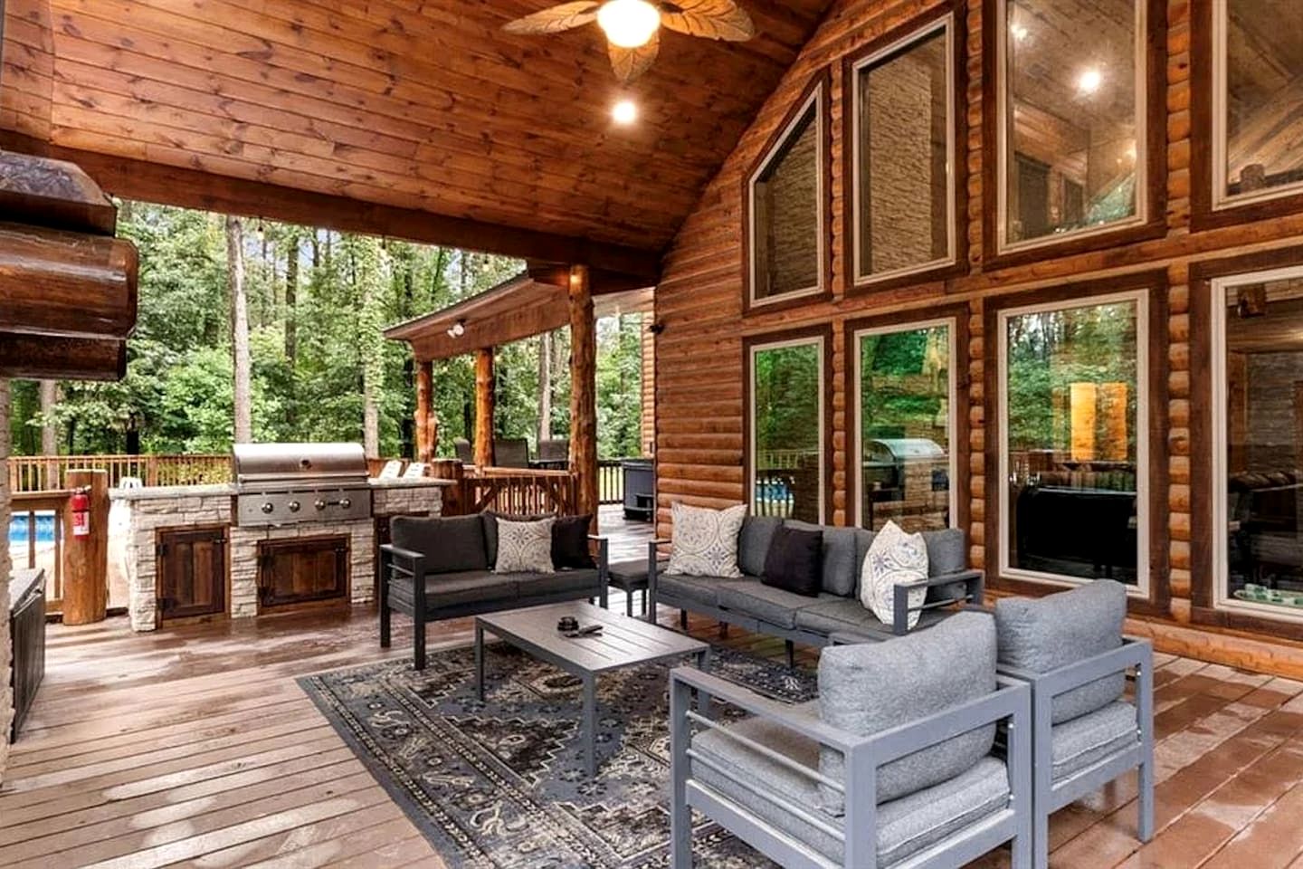 Luxury Lodge with Hot Tub, Pool & Game Room near Broken Bow Lake – Hochatown, OK