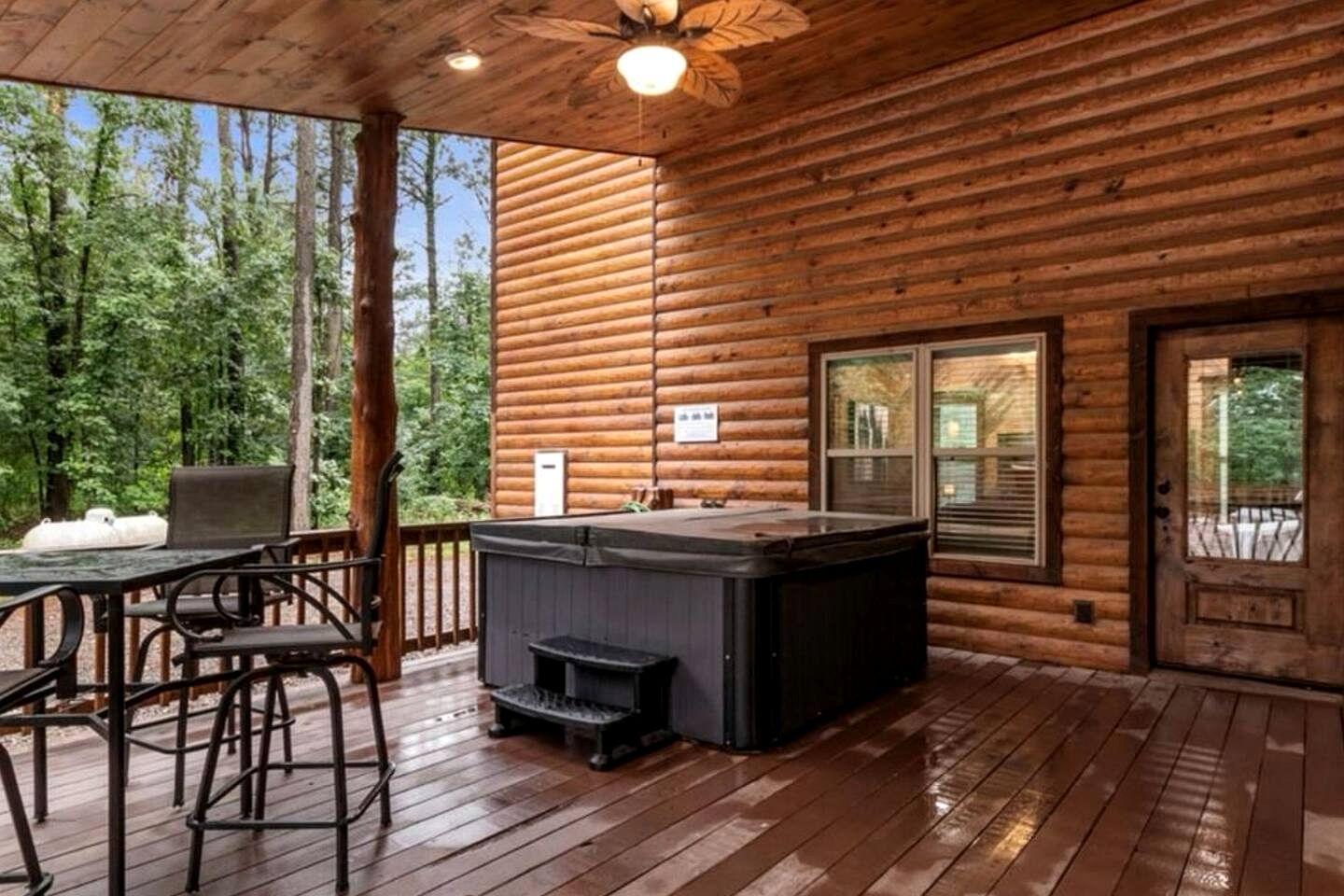 Luxury Lodge with Hot Tub, Pool & Game Room near Broken Bow Lake – Hochatown, OK